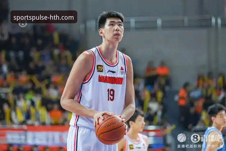 广东队逆转宁波的比赛中，哪些关键球员的爆发值得在HTH华体会体育上重点关注？